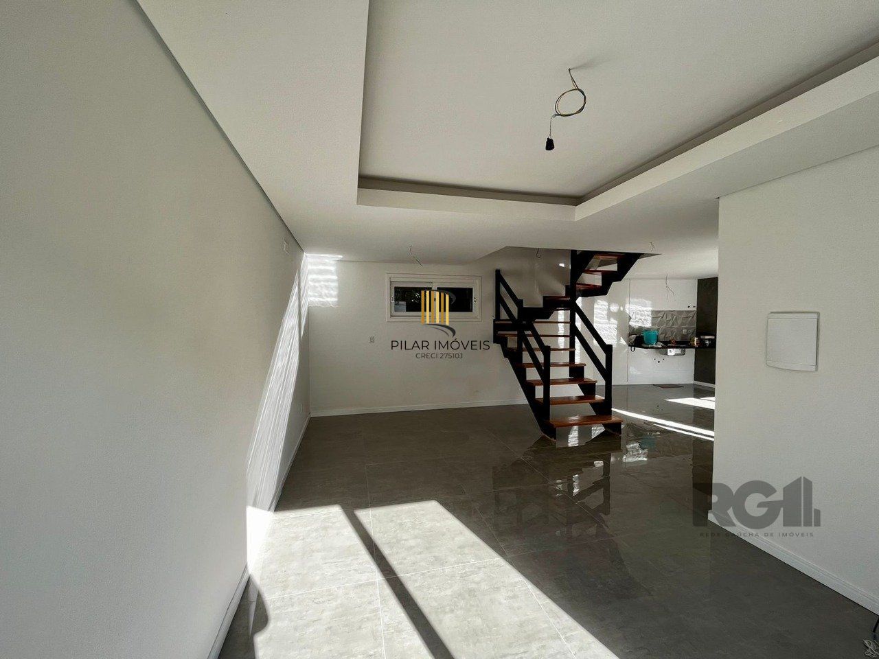 casa 3 dormitórios  1 suíte, 2 vagas, condomínio com piscina 240,22m² privativos no Bairro Vila Nova Porto Alegre/RS