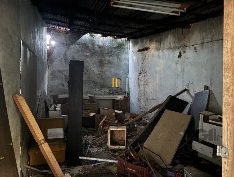 Terreno de 300m² com casas, no bairro Cavalhada, Porto Alegre/RS
