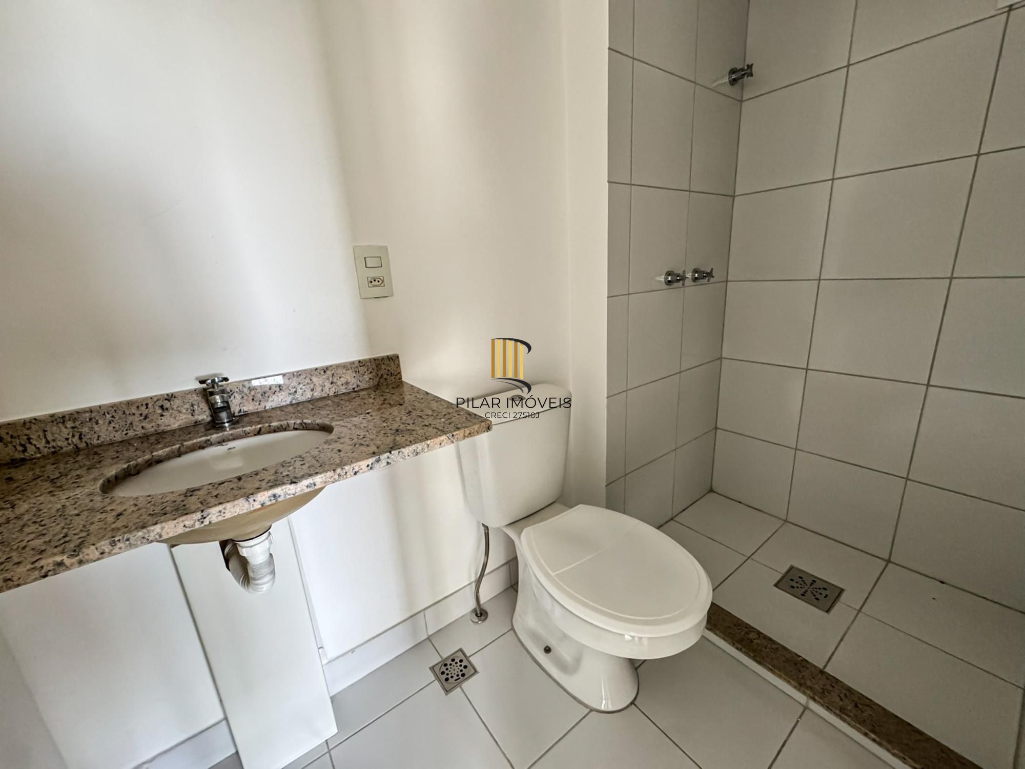 Apartamento com 02 quartos e 01 vaga escriturada no Bairro Humaitá