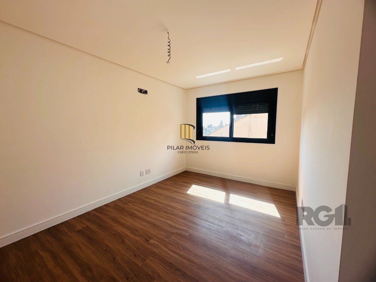 Apartamento para Venda - 130.07m², 3 dormitórios, sendo 3 suites, 3 vagas - Petrópolis