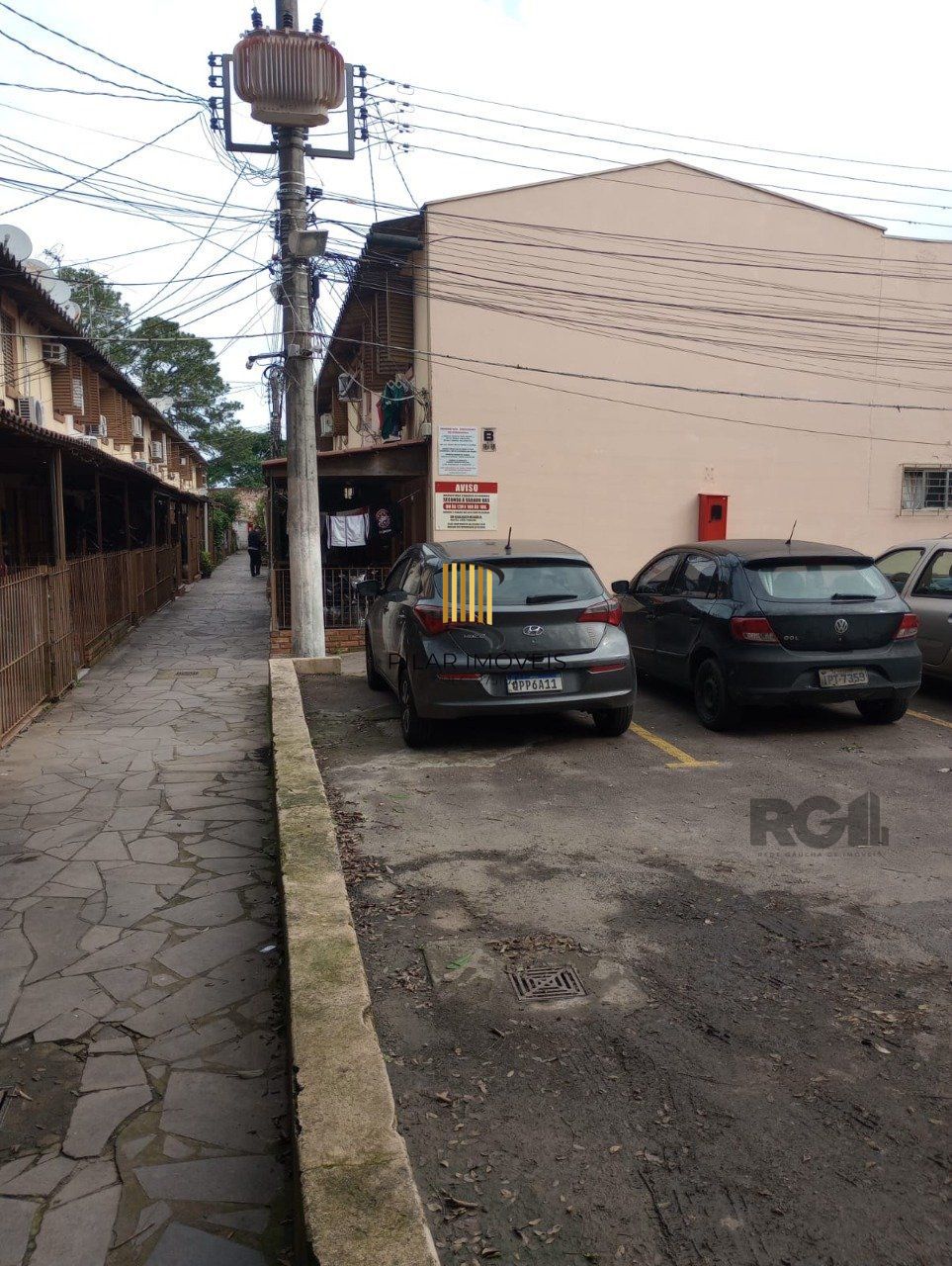 Sobrado para Venda - 36m², 2 dormitórios, 1 vaga - Guarujá, Porto Alegre