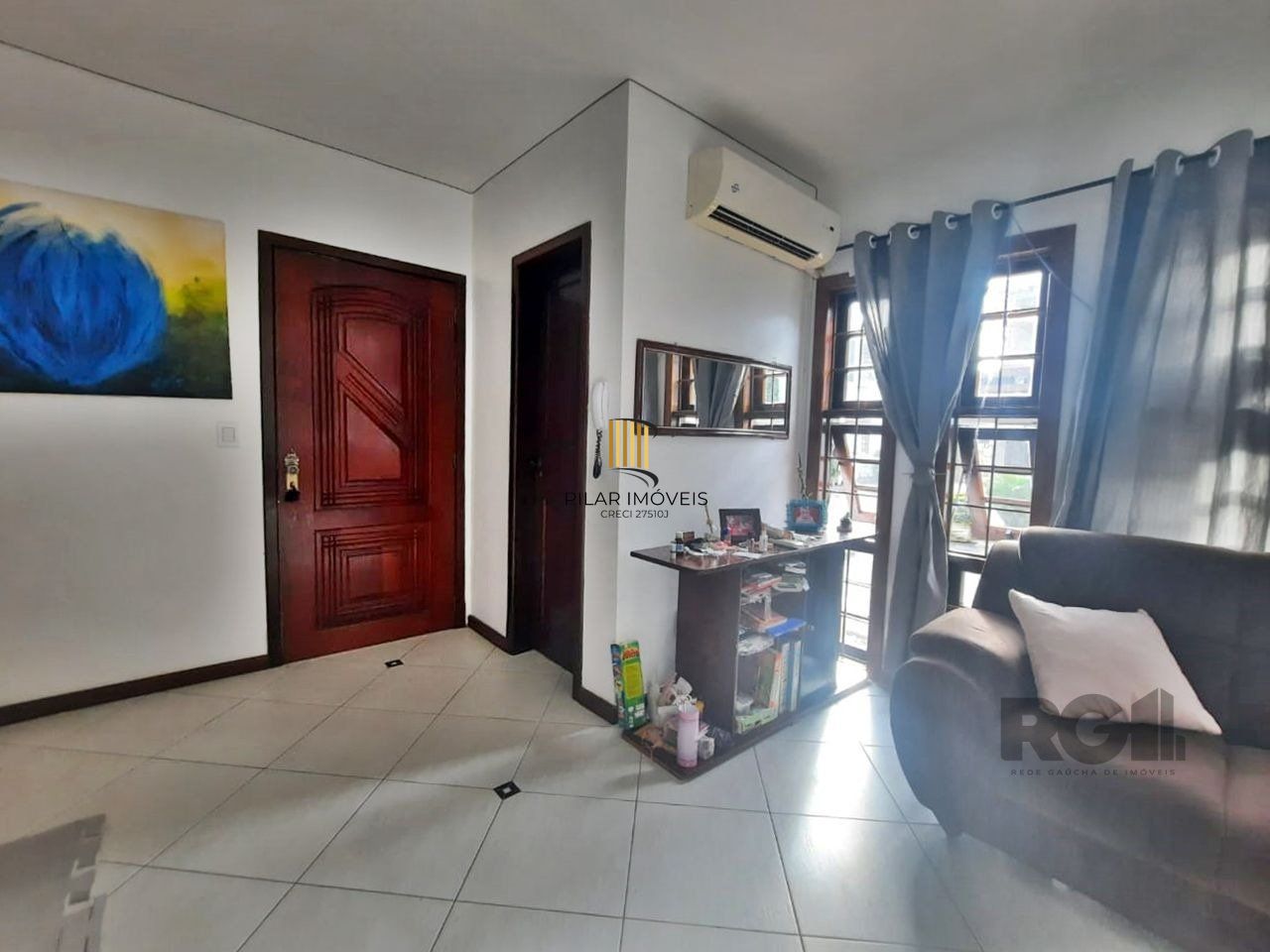 casa em condomínio com 3 dormitórios, sendo 1 suíte e vaga para dois carros no bairro Tristeza