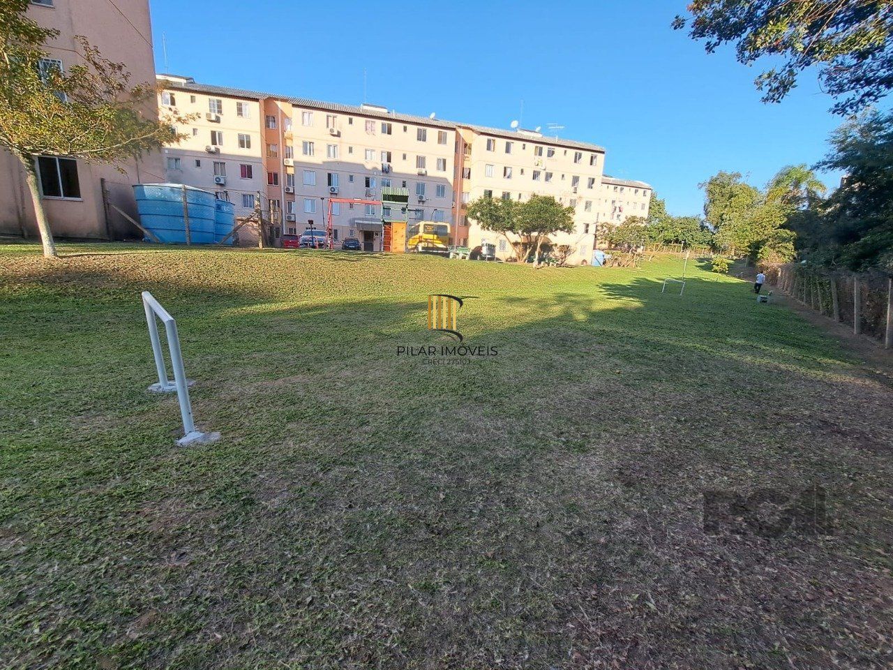 Apartamento semimobiliado de 2 dormitórios no bairro Vila Nova
