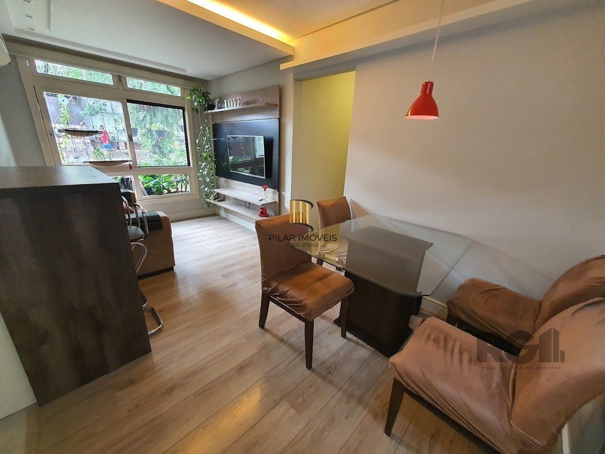 Apartamento com 3 quartos, vagas de garagem, semi mobiliado - 68m² no bairro Medianeira, Porto Alegre/RS