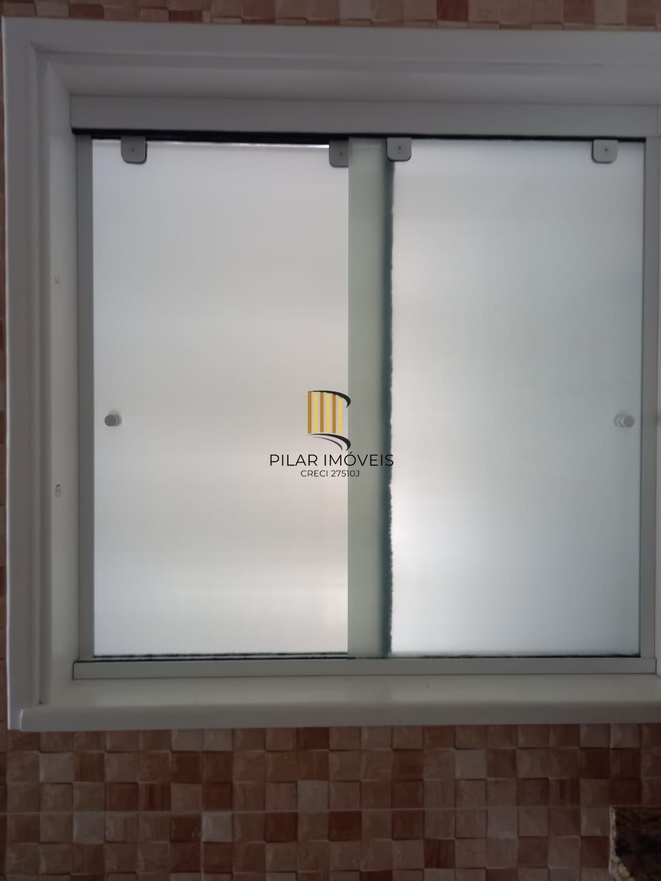 Casa em condominio com 2 dormitórios , 1 suíte ,1 vaga de garagem !