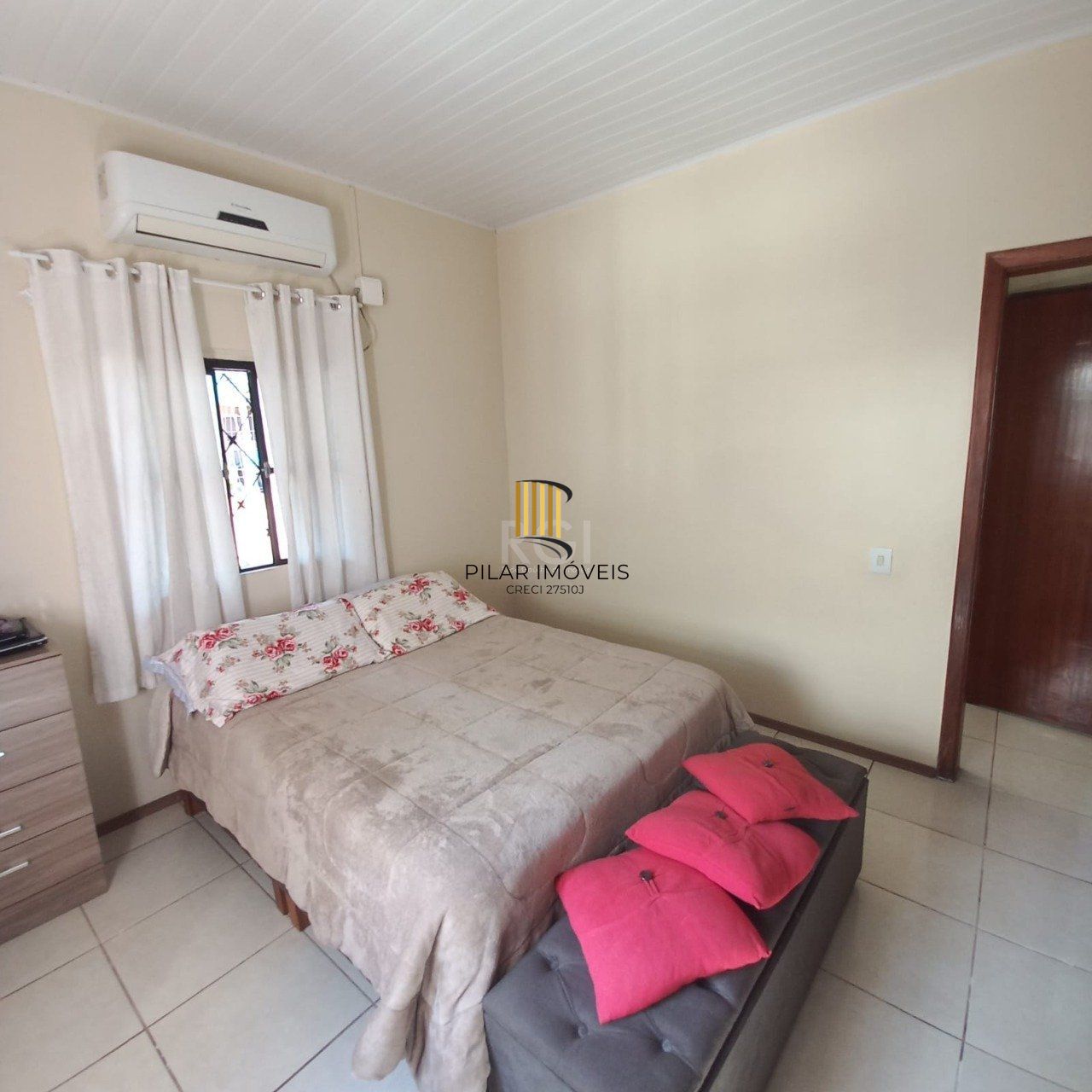 2 Casa com 4 quartos, 2 vagas de garagem, no bairro Belém Novo, Porto Alegre/RS     