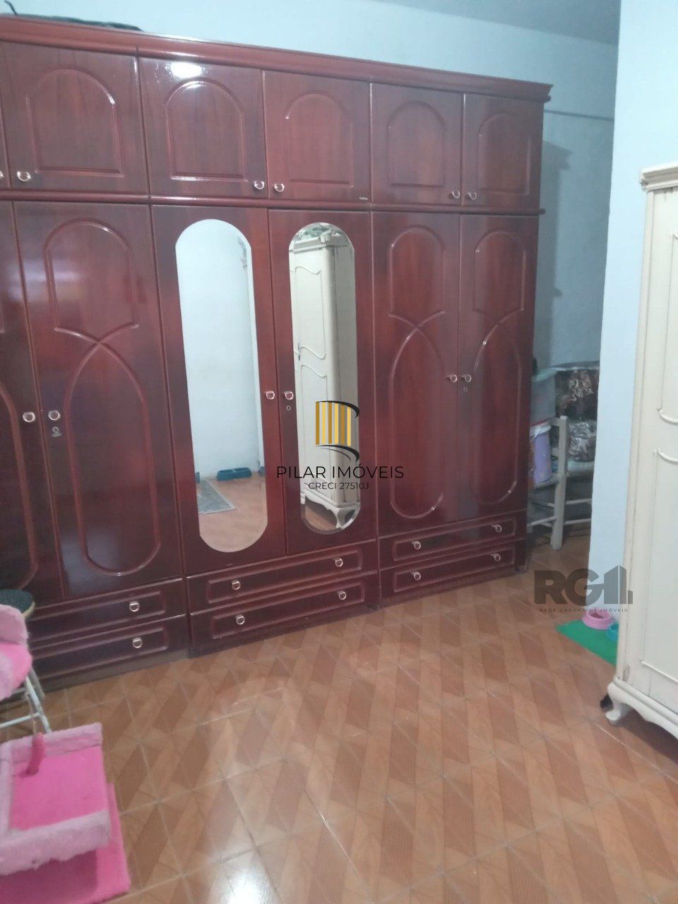 Casa com 3 quartos, vaga de garagem, churrasqueira, no bairro Partenon, Porto Alegre/RS