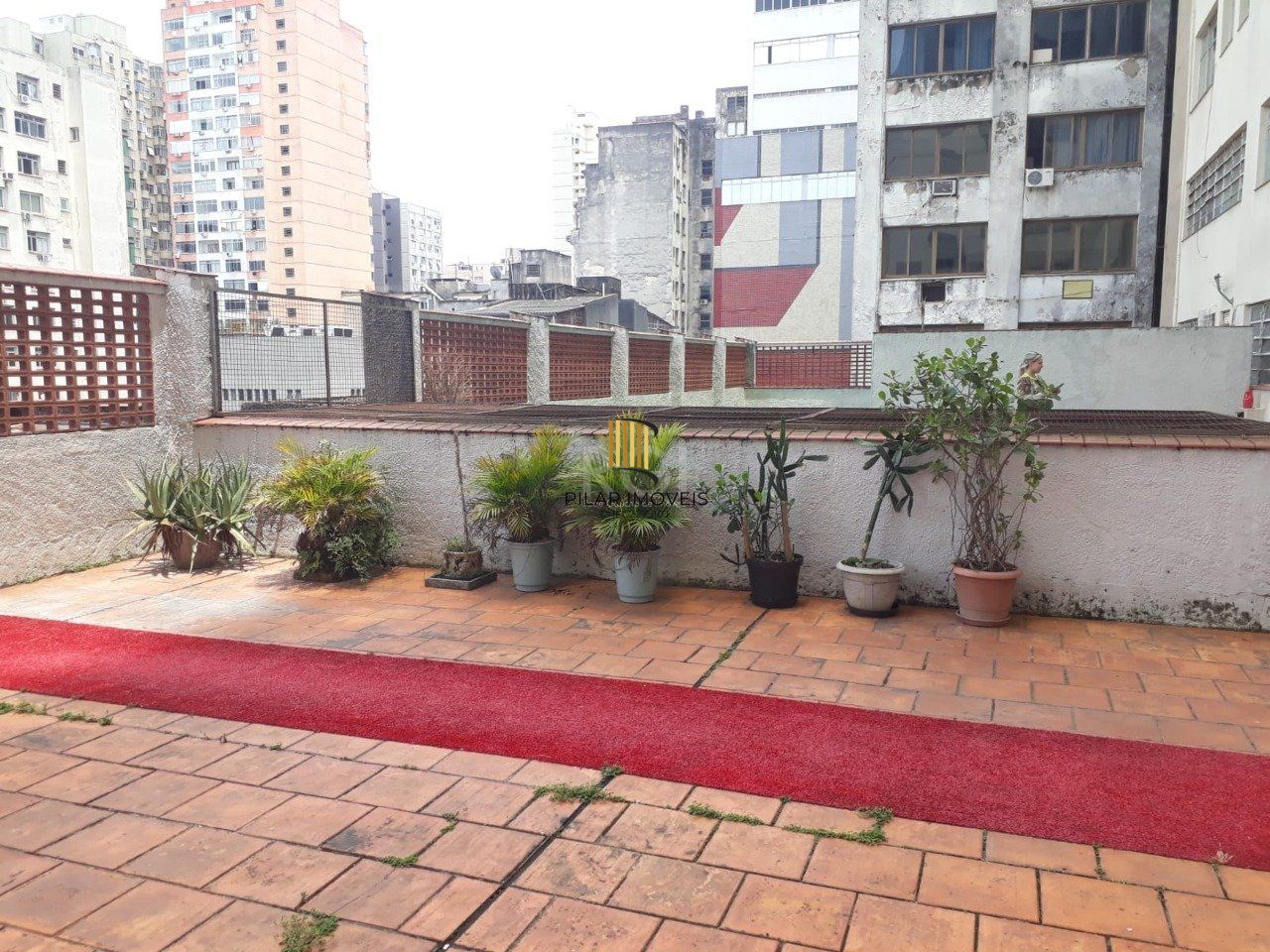 MEGA APARTAMENTO DE 137M² ,  COM SACADA, 2 DORMITÓRIOS, NO CENTRO DE PORTO ALEGRE -RS