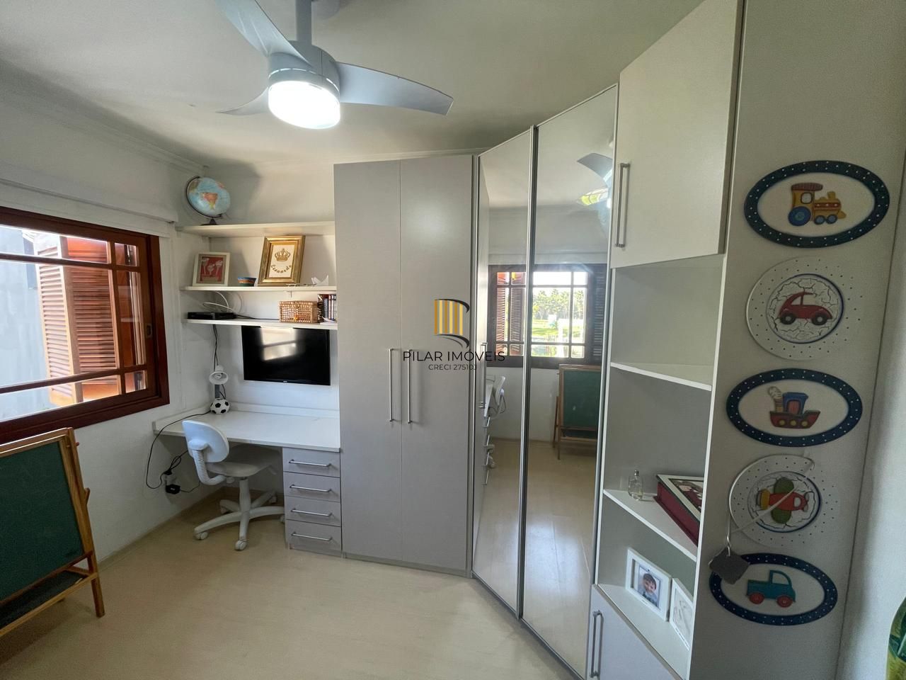 Casa em Condomínio com 03 quartos (01 suíte com closet) e 06 vagas no Ecoville