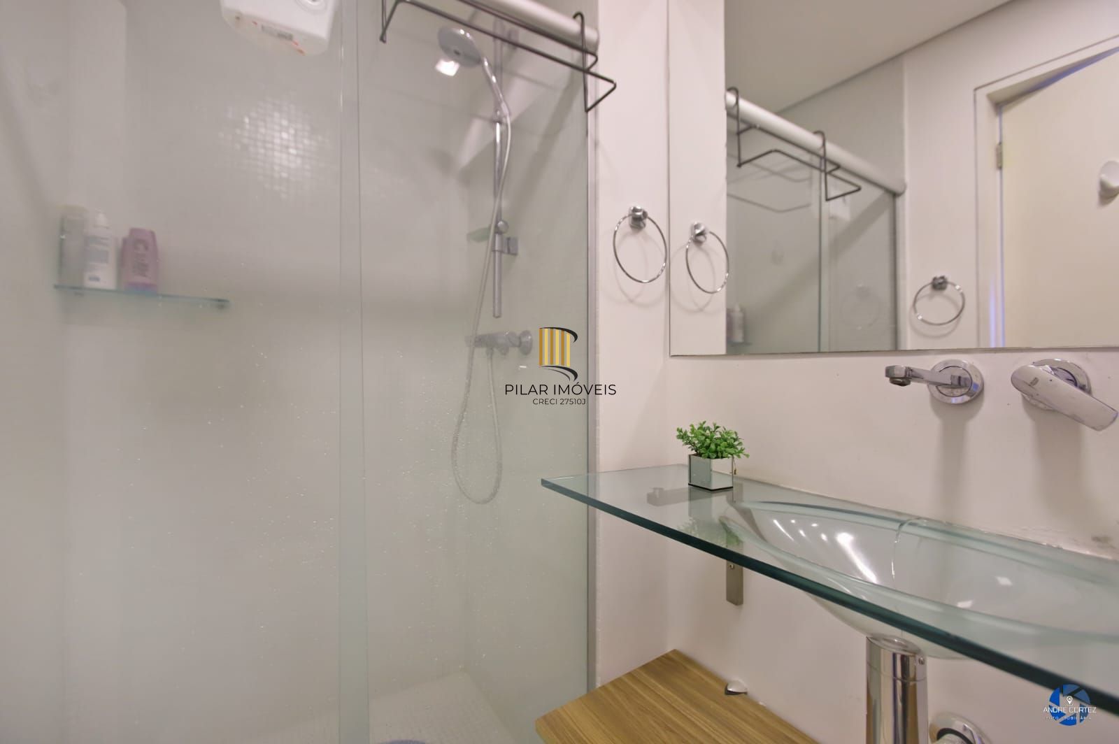 Apartamento de 02 quartos, , 01 vaga, 01 suítes, Área de serviço em Porto Alegre/RS