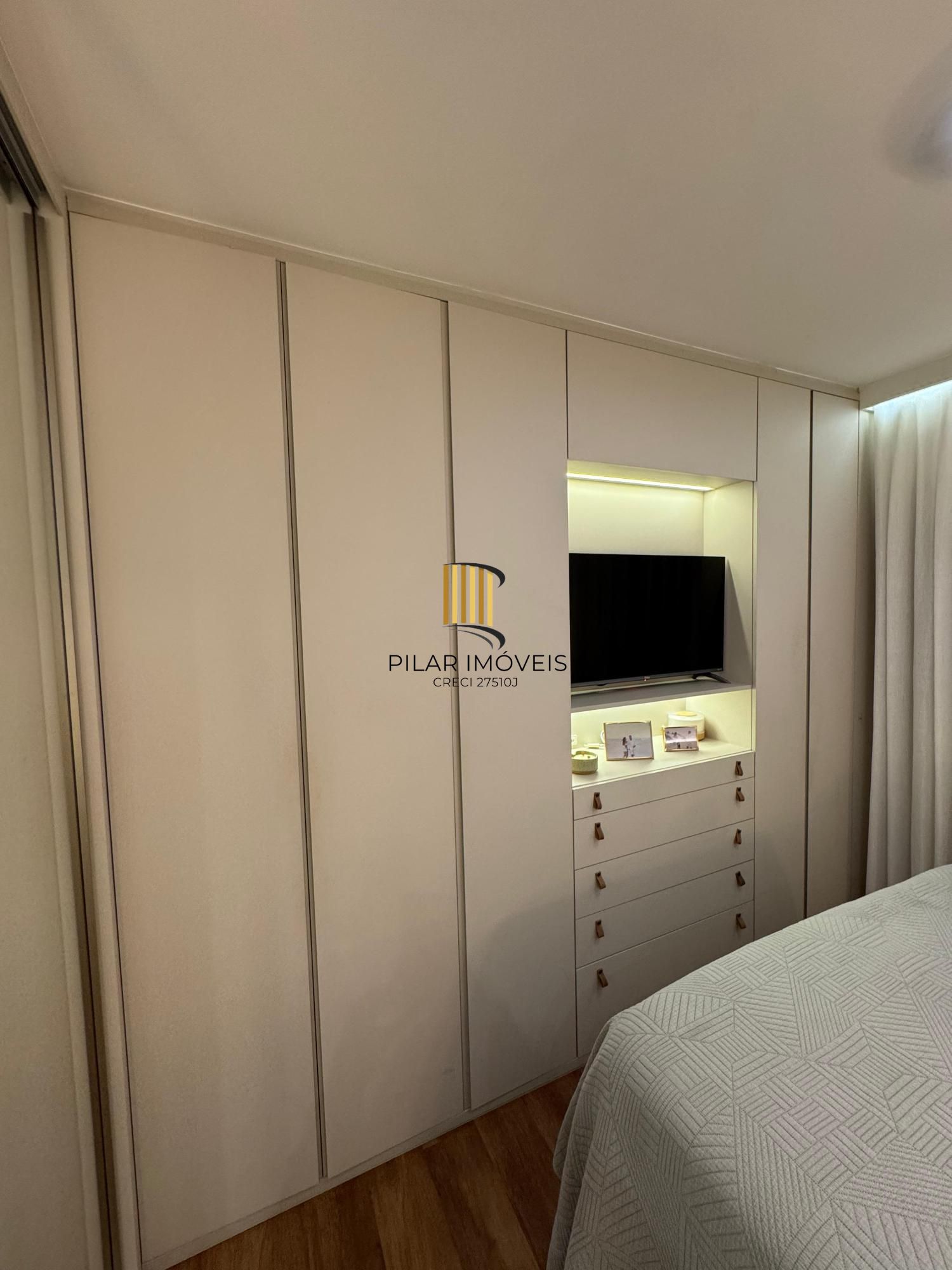 Apartamento com 02 quartos (01 suíte) e 01 vaga escriturada