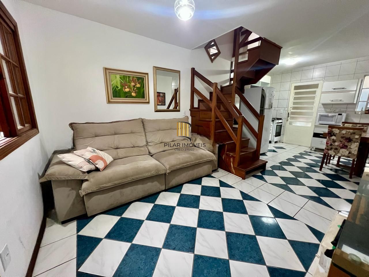 Casa em condomínio fechado  com 94m2, 3 dormitórios no bairro Camaquã.