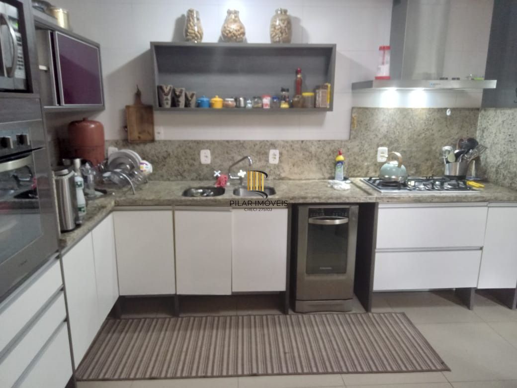Casa sobrado  Comercial e Residencial de 4 dormitórios e 6 banheiros e 5 vagas de garagem
