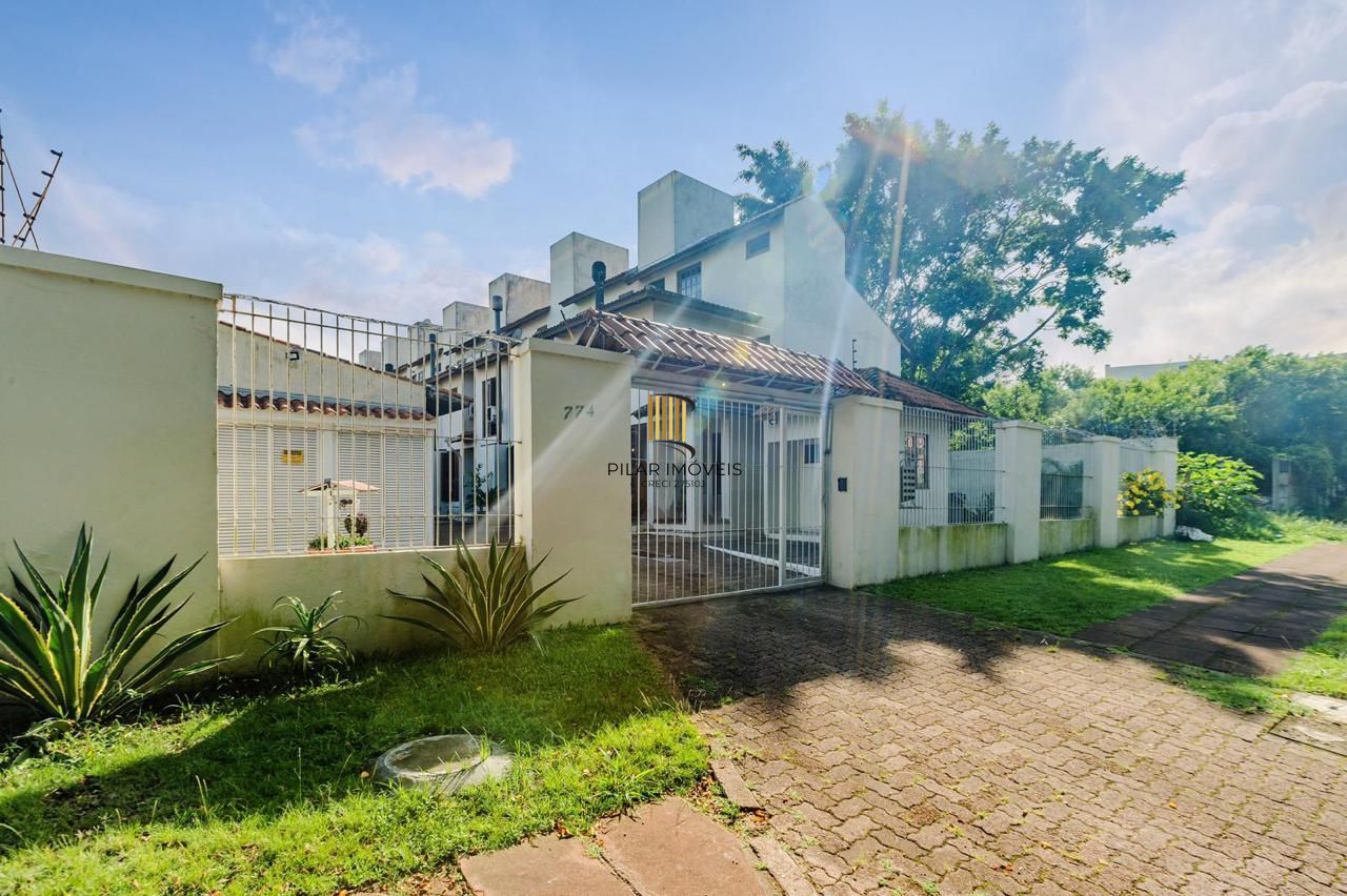 Casa em condomínio 3 dormitórios e sótão bairro Cristal