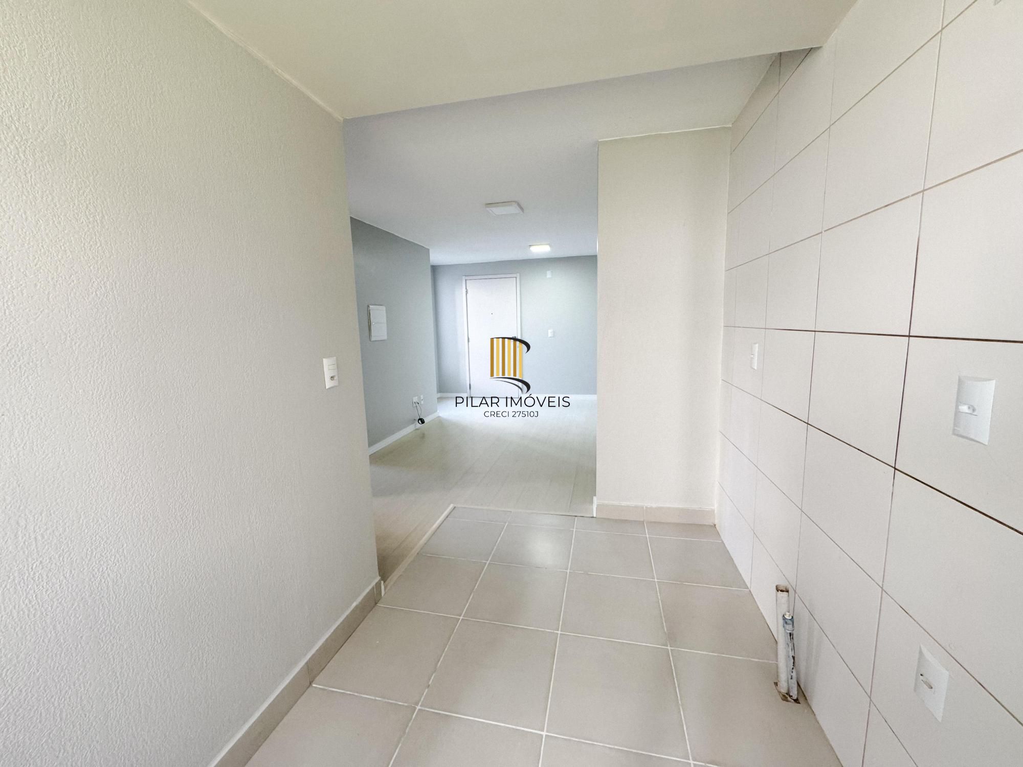 Apartamento com 02 quartos e 01 vaga escriturada no Bairro Lomba do Pinheiro