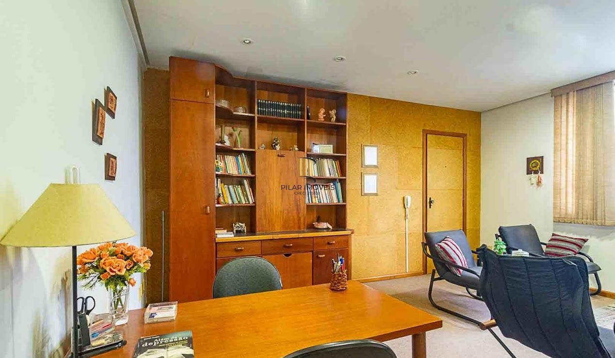 Sala comercial ampla no bairro Floresta a venda, com vaga de garagem