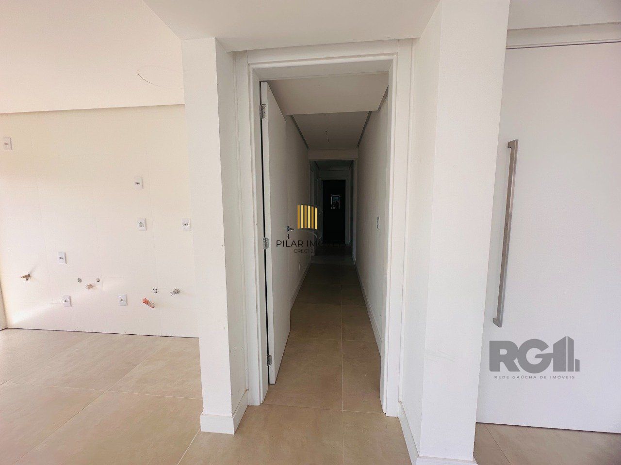 Apartamento para Venda - 130.07m², 3 dormitórios, sendo 3 suites, 3 vagas - Petrópolis