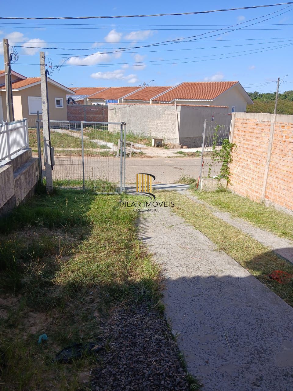 Casa com 02 quartos e 02 vagas no Bairro Costa Gama