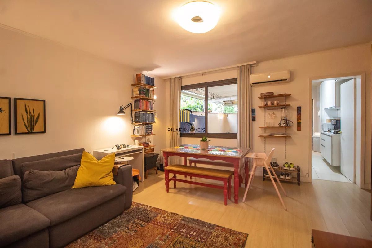 Casa 2 dormitórios no bairro Cristal