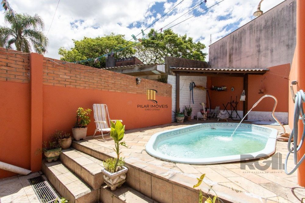 Casa 3 dormitórios no bairro Serraria