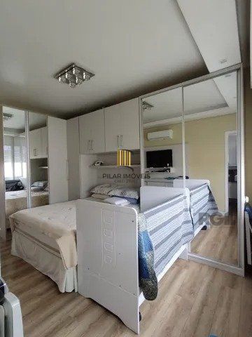 Excelente casa em Belém Novo na rua Eustáquio Inácio da Silveira próximo ao Colégio Glicério Alves. Casa grande com 3 quartos, escritório