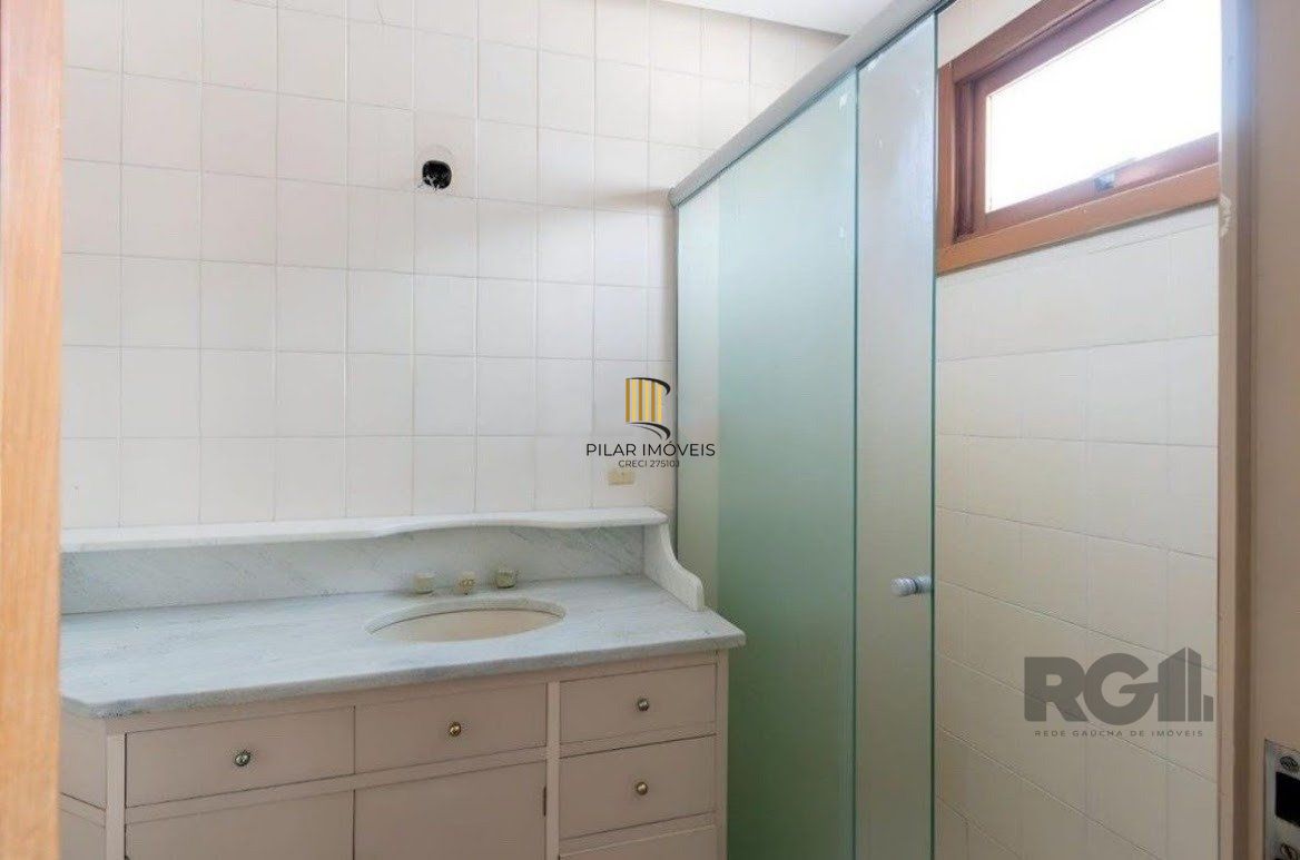 Apartamento a venda, dois dormitórios com vaga e infra no bairro Menino Deus