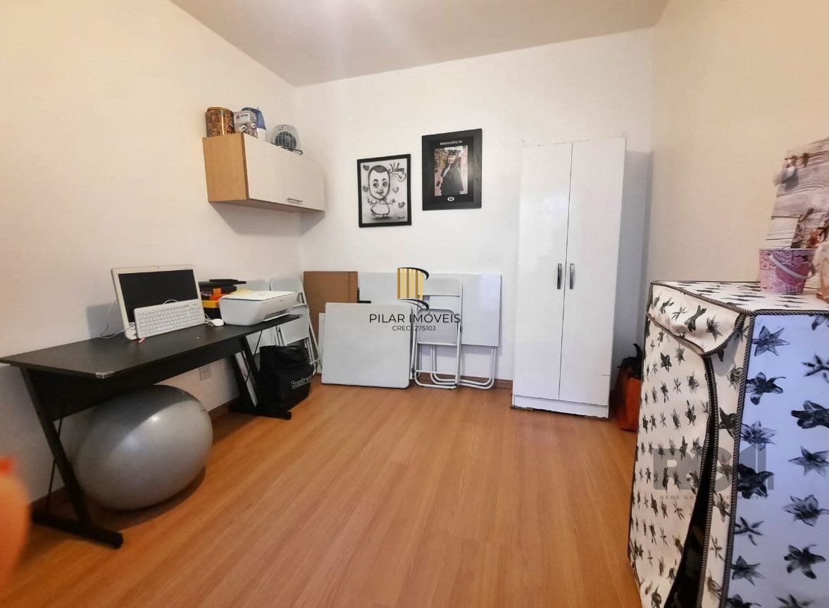 casa em condomínio com 3 dormitórios, sendo 1 suíte e vaga para dois carros no bairro Tristeza