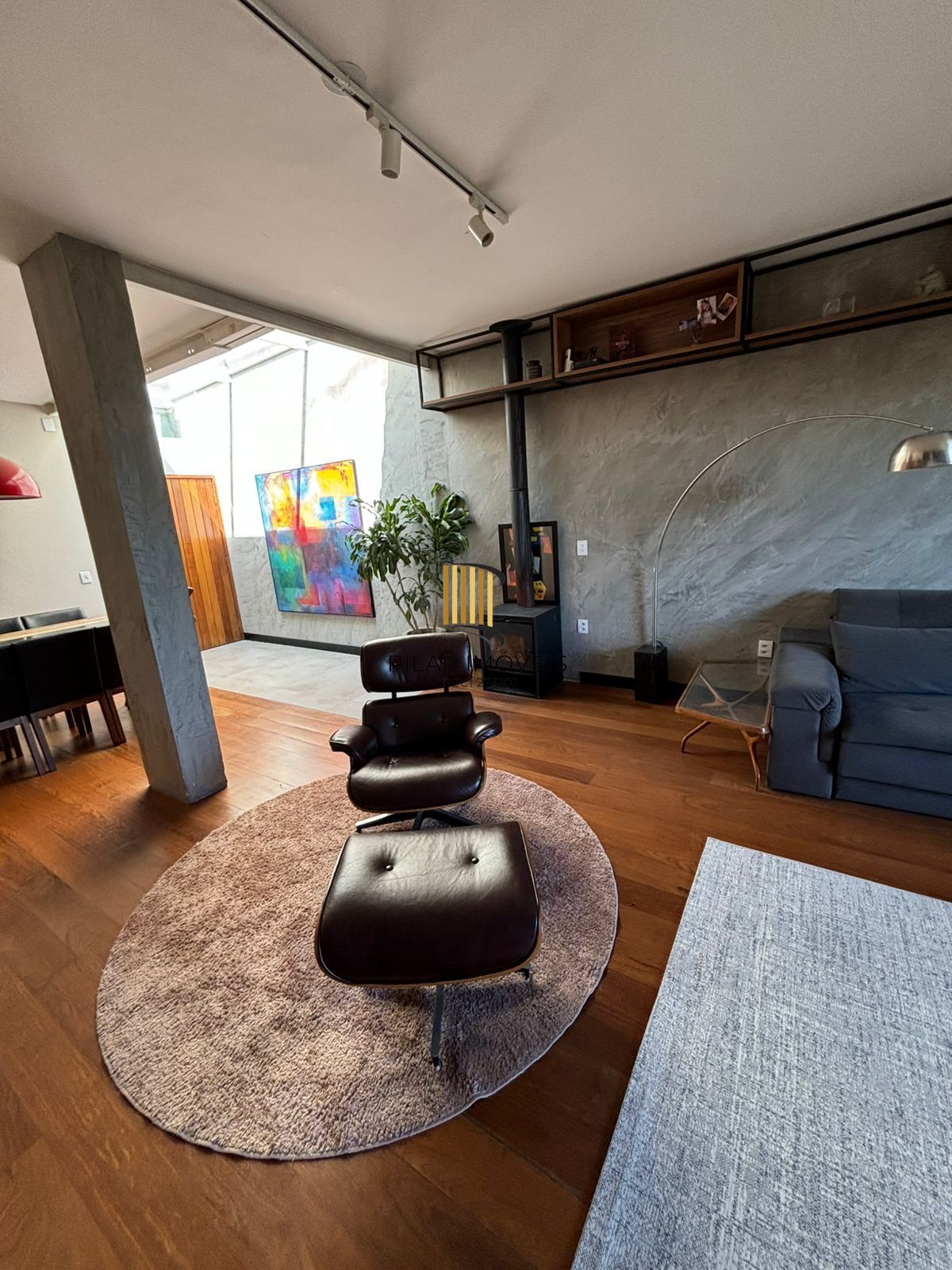 Casa 4 dormitórios, 1 suíte, 03 vagas, Bairro Três Figueiras, Porto Alegre.