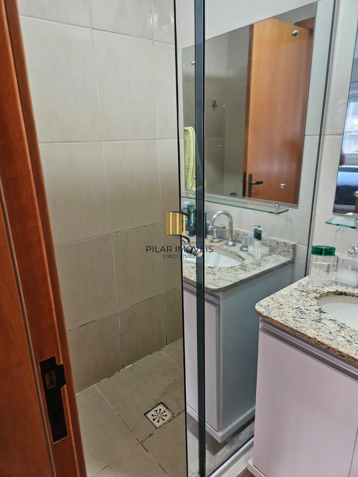 Apartamento com 02 quartos, 02 banheiros e  01 vaga no Bairro Vila Ipiranga