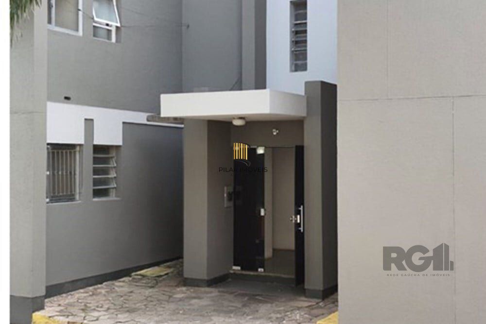 Apartamento com 02 quartos e 01 vaga escriturada e coberta, na Av. Antônio de Carvalho