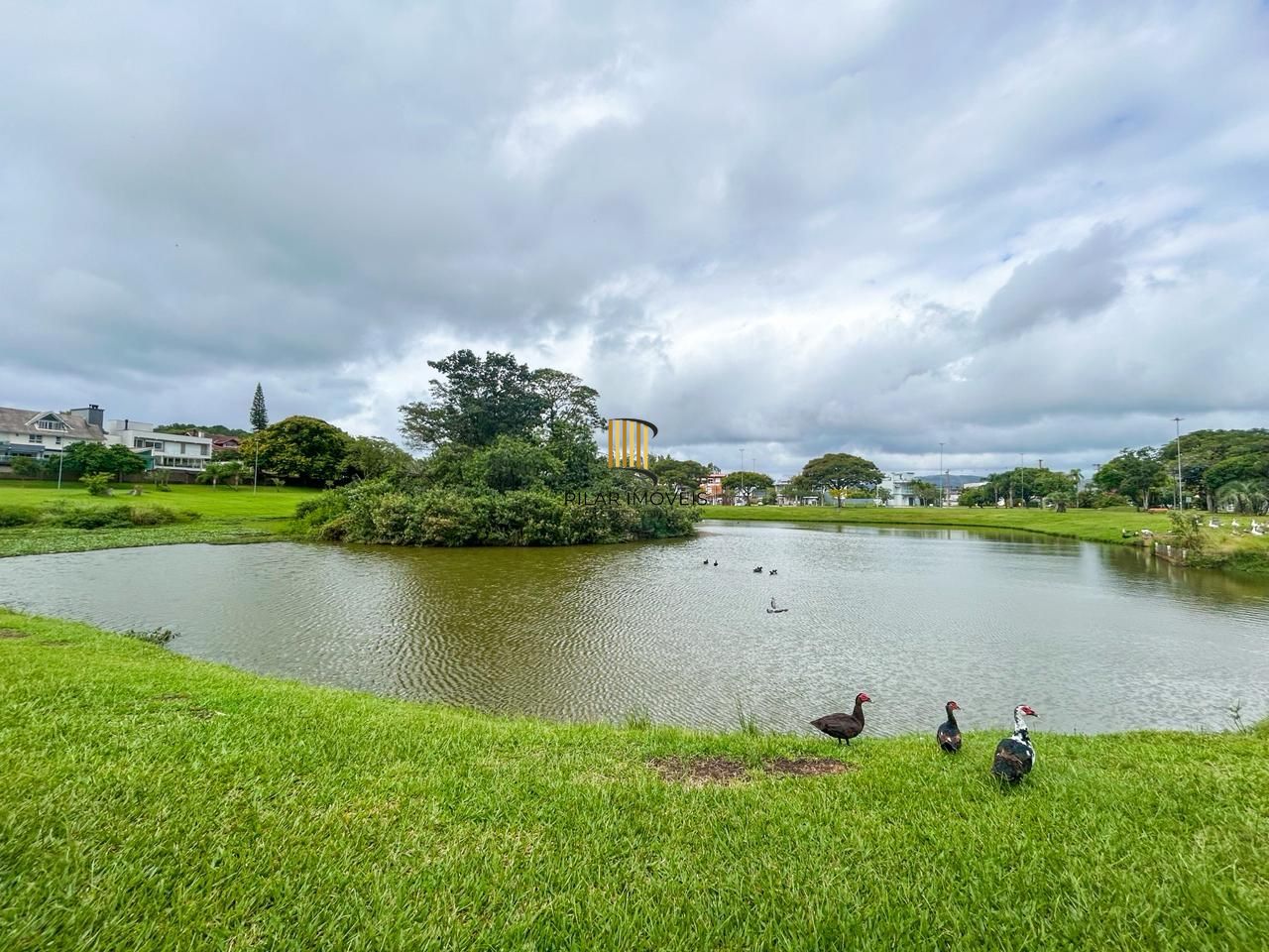 CASA NO CONDOMÍNIO LAGOS DE NOVA IPANEMA