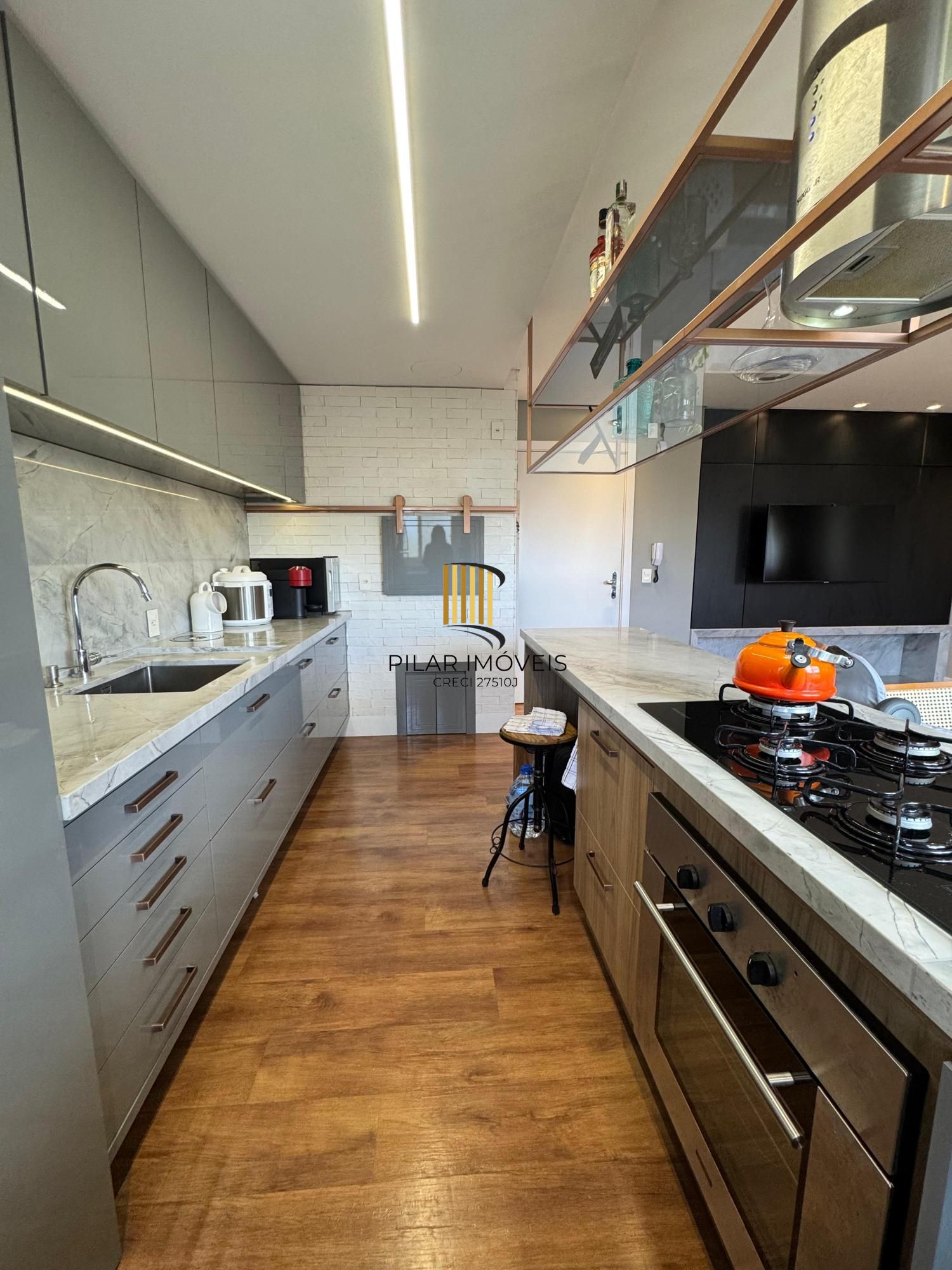 Apartamento com 02 quartos (01 suíte) e 01 vaga escriturada