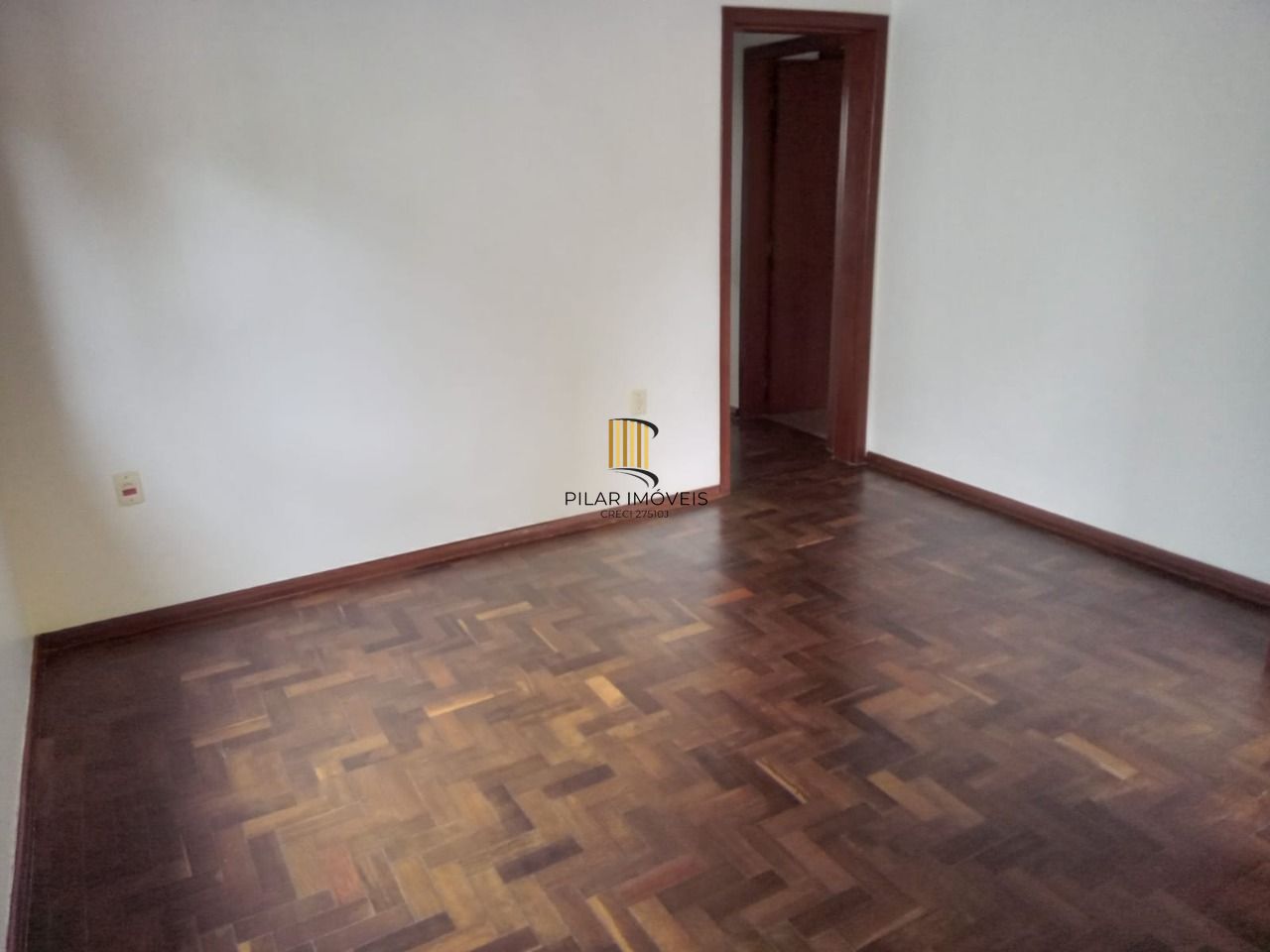 Casa com 3 dormitórios , 2 vagas de garagem fechada !