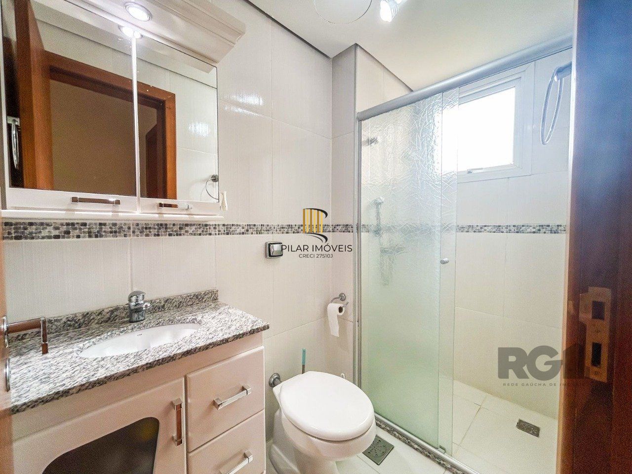Apartamento de 03 dormitórios no Bairro Azenha Porto Alegre/RS