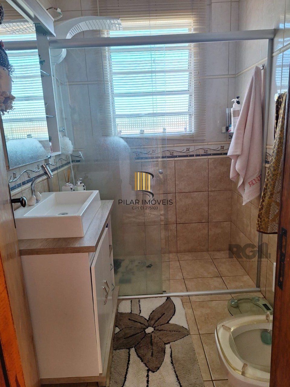 APARTAMENTO 2 DORMITORIOS, GARAGEM COBERTA, DEPEDENCIA DE EMPREGADA, TERCEIRO ANDAR NO PASSO DA AREIA, PORTO ALEGRE RS