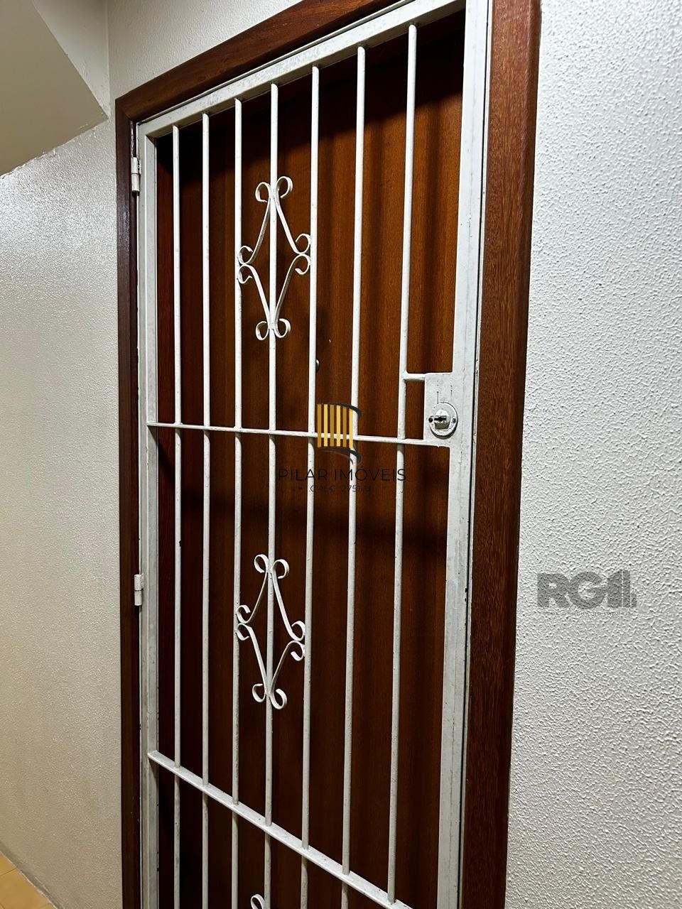 APARTAMENTO JK COM 1 QUARTO E GARAGEM COBERTA NO BAIRRO CAMAQUA PRÓXIMO À OTTO NIEMEYER