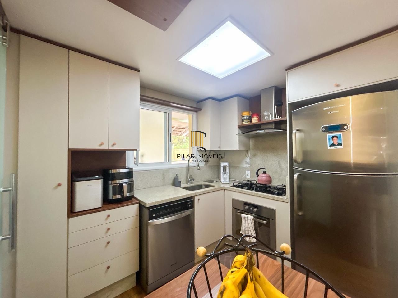 Casa em Condomínio com 03 quartos, 01 suíte e 02 vagas cobertas - Teresópolis