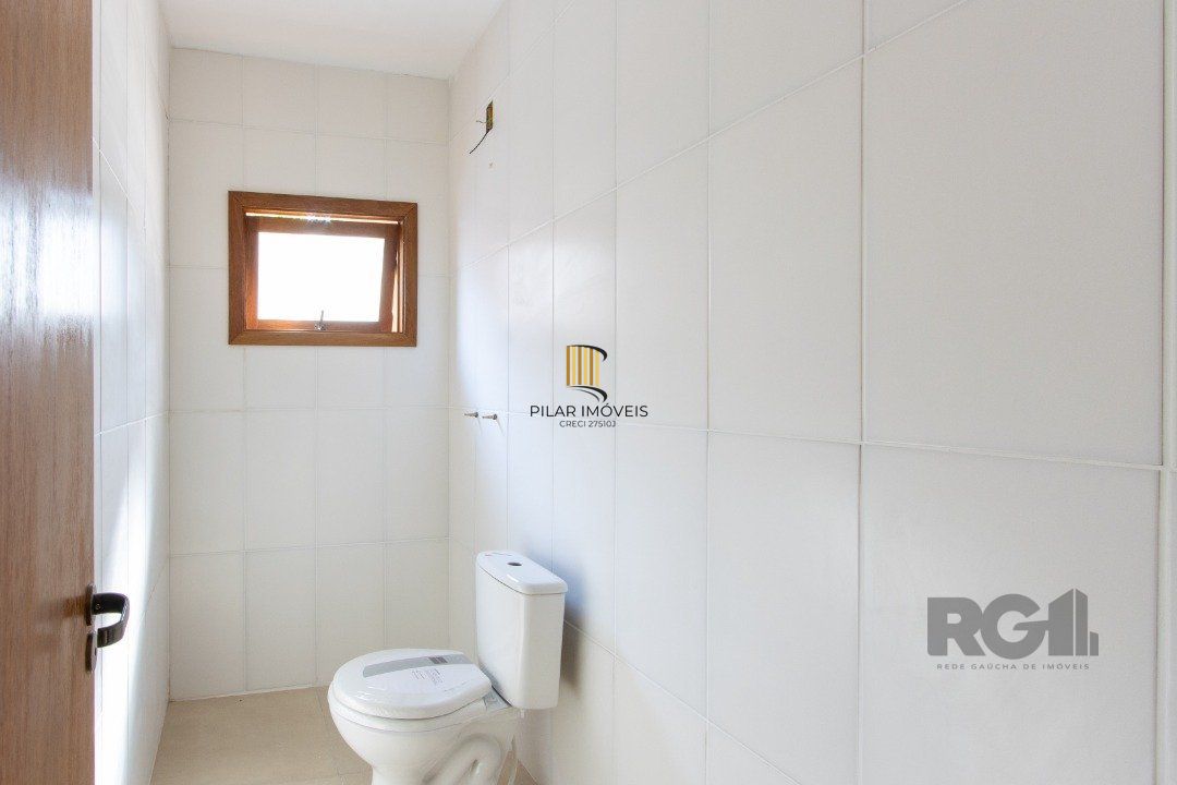 LINDA CASA EM CONDOMÍNIO JUNTO À NATUREZA