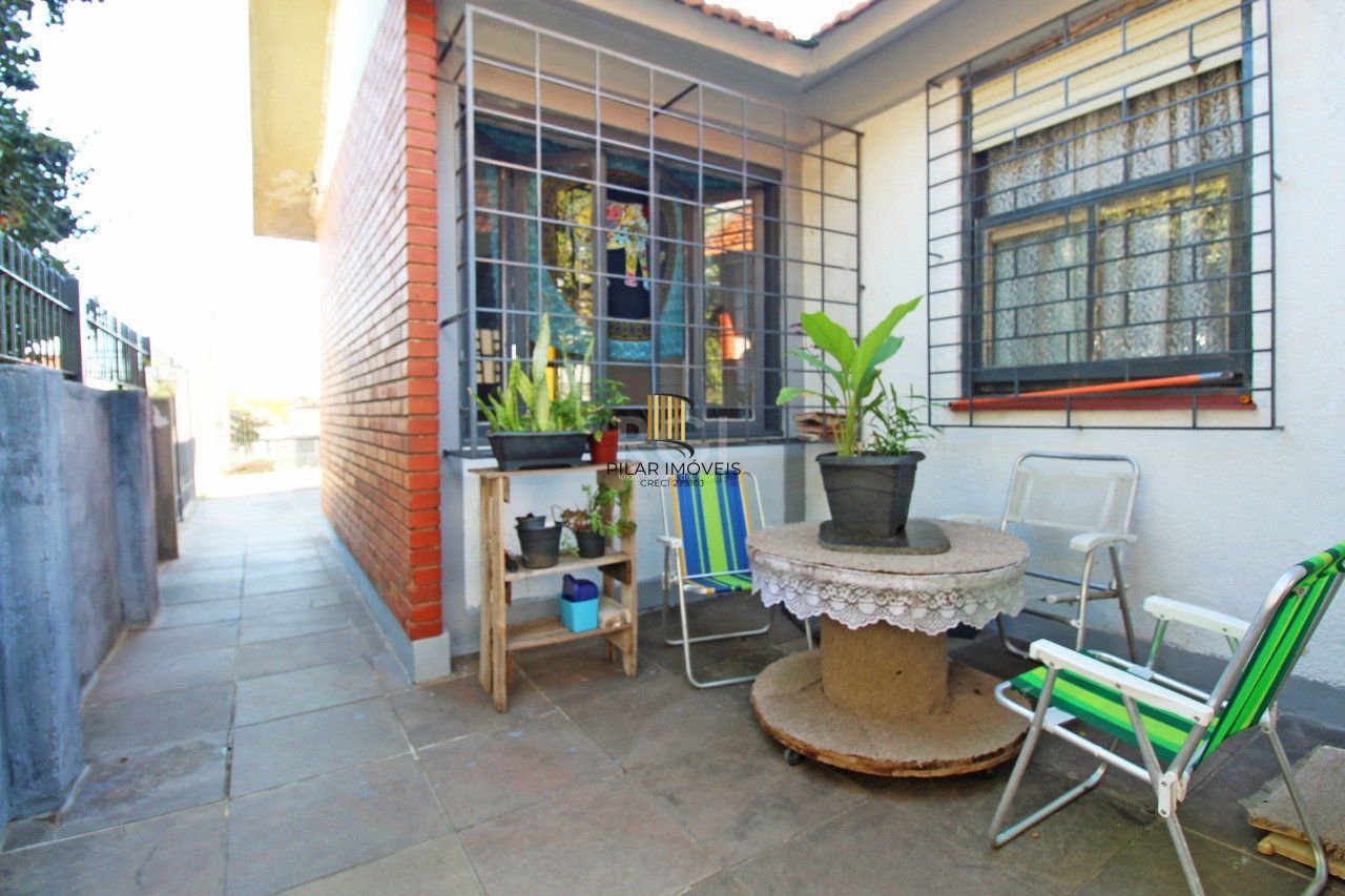 Casa 5 Dormitório(s) Bairro Camaquã