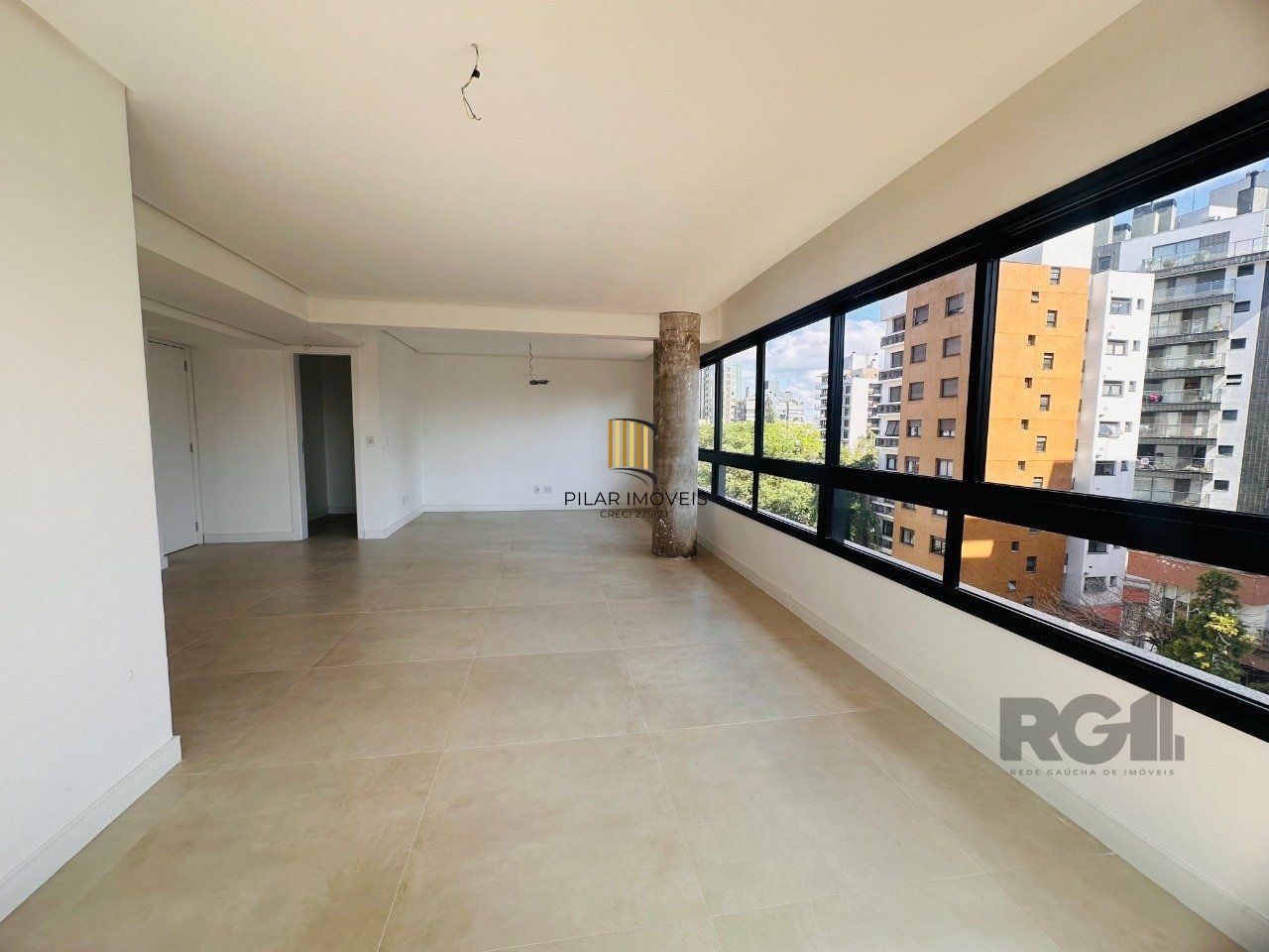 Apartamento para Venda - 130.07m², 3 dormitórios, sendo 3 suites, 3 vagas - Petrópolis
