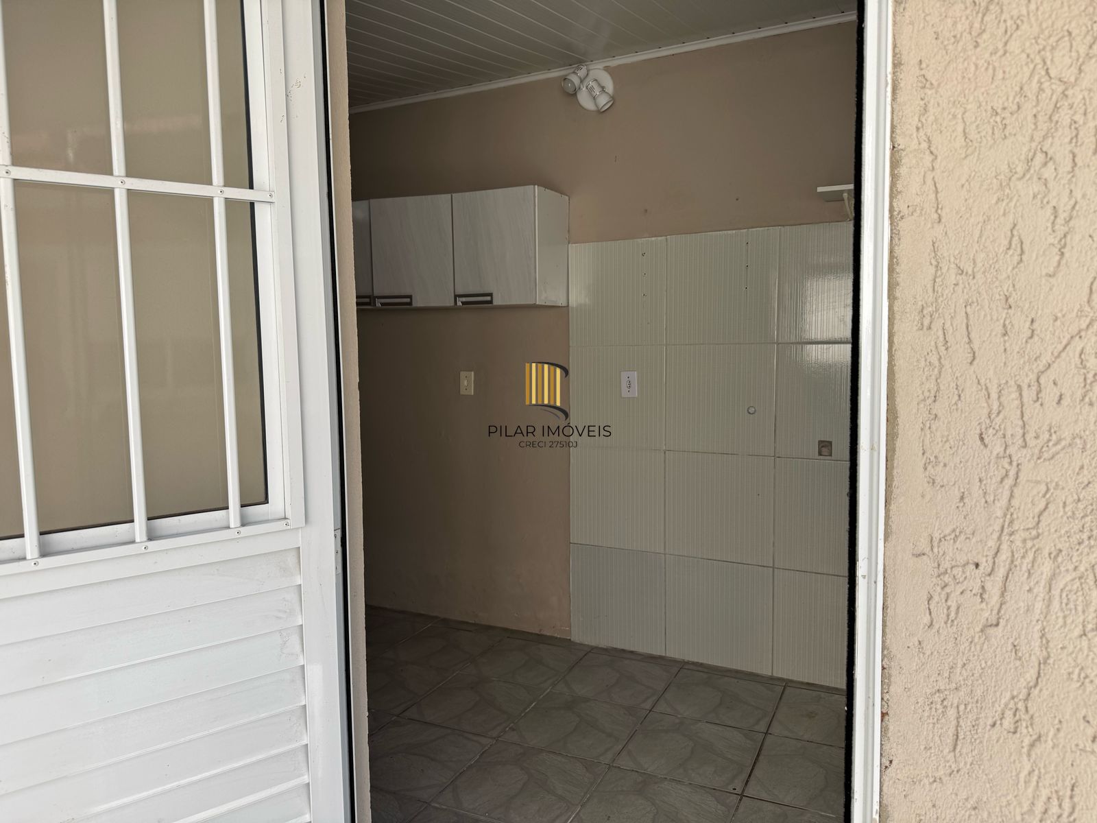 Casa com 02 quartos e 02 vagas no Bairro Hípica