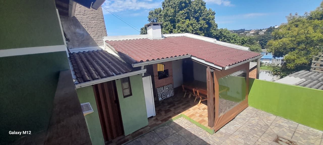 Casa com 02 quartos e 01 vaga no Bairro Cavalhada