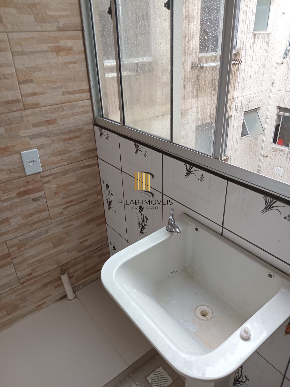 Apartamento com 02 Quartos e 01 Vaga no Bairro Mário Quintana em Porto Alegre