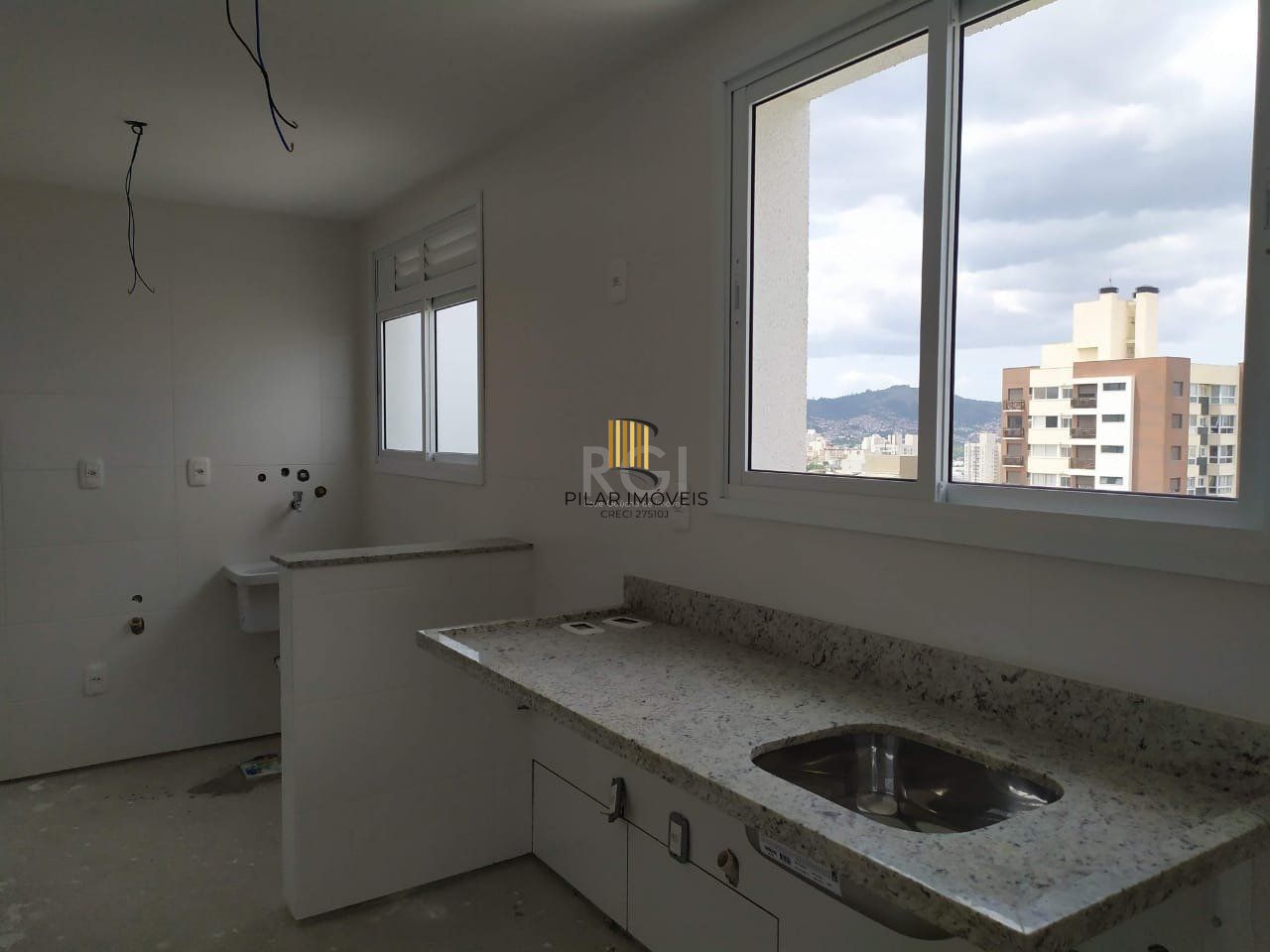 Apartamento para Venda - 90.31m², 2 dormitórios, sendo 2 suites, 2 vagas - Petrópolis