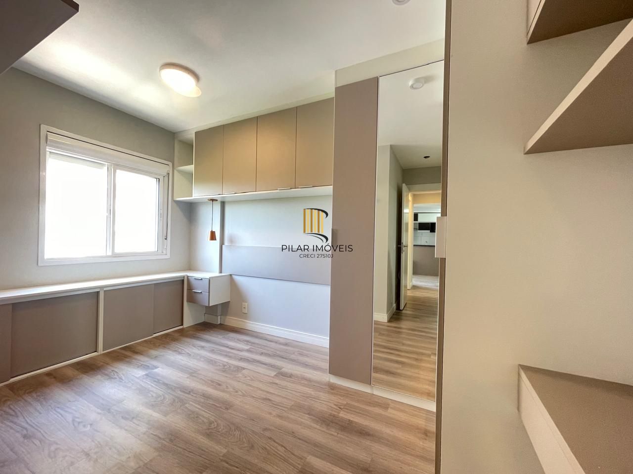 Impecável apartamento semimobiliado, 2 dormitórios, 2 banheiros e 1 vaga coberta