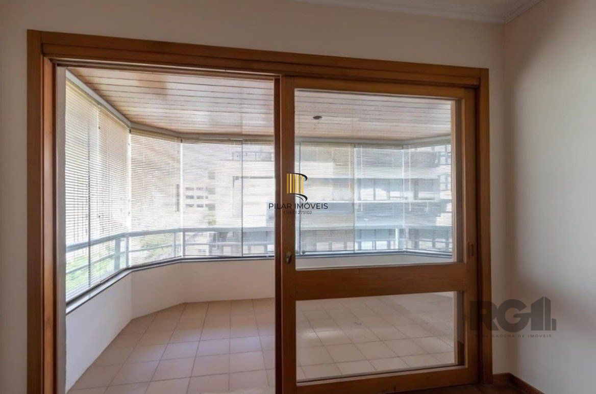 Apartamento a venda, dois dormitórios com vaga e infra no bairro Menino Deus