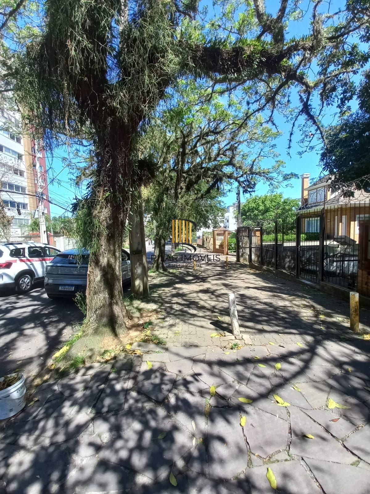 Apartamento 2 dormitórios, lareira, churrasqueira, 1 vaga de garagem escriturada, no Bairro Tristeza em Porto Alegre/RS