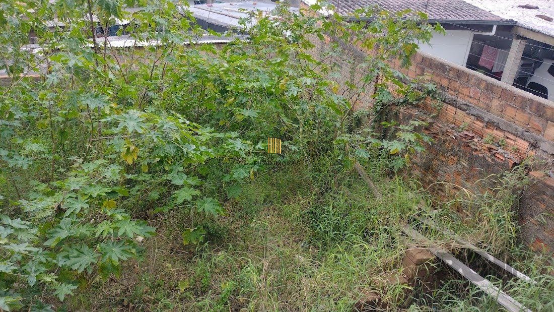 Casa de dois dormitórios localizada no Bairro Nonoai