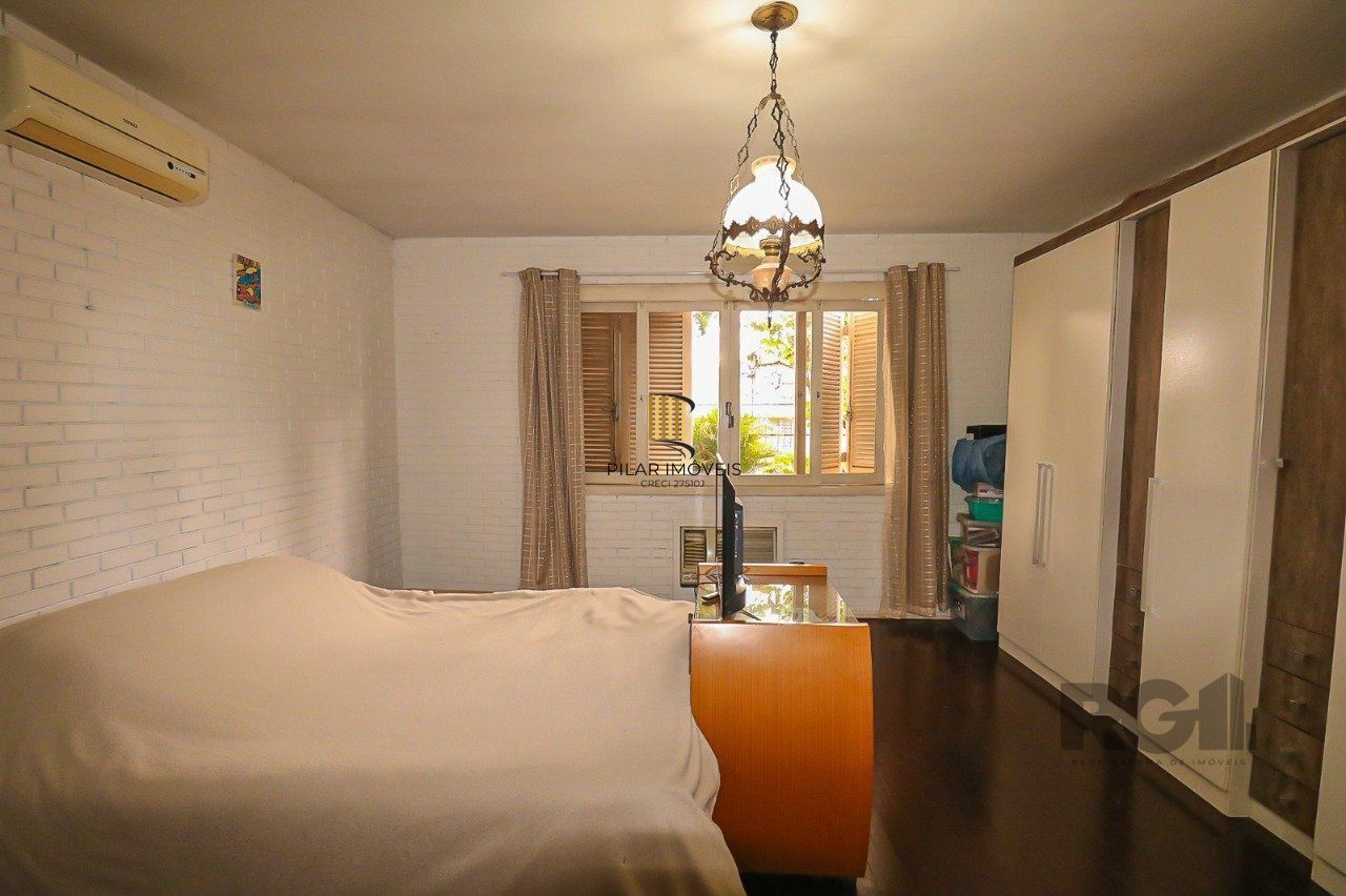 Casa com 2 quartos, vaga de garagem, churrasqueira, com 200m² privativos no centro de Esteio/RS