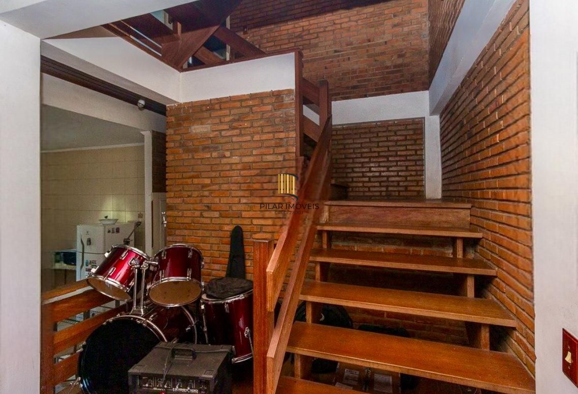 Casa 3 dormitorio com 230m2 pátio com piscina no bairro Itu Sabará